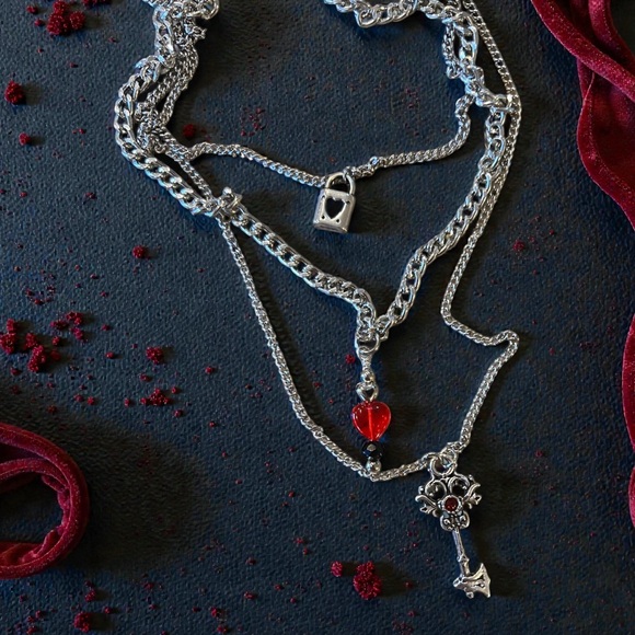 Layered Gothic Heart Lock and Key Pendant Necklace - Picture 14 of 16